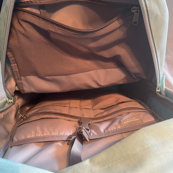 Slim Backpack - Picture 3 of 4